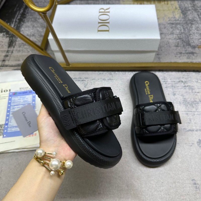ch**an D*or slippers